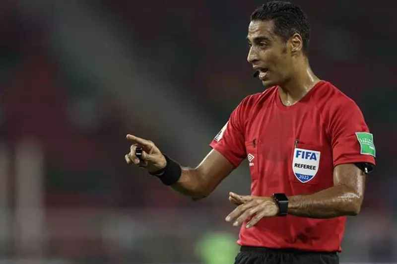 إعلان رسمي: أمين عمر يقود مباراة الأهلي وفاركو