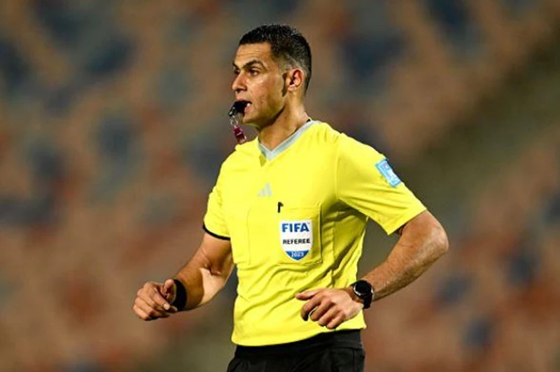 معروف يقود دفة إدارة لقاء بيراميدز وسيراميكا في تنافس بطولة الدوري